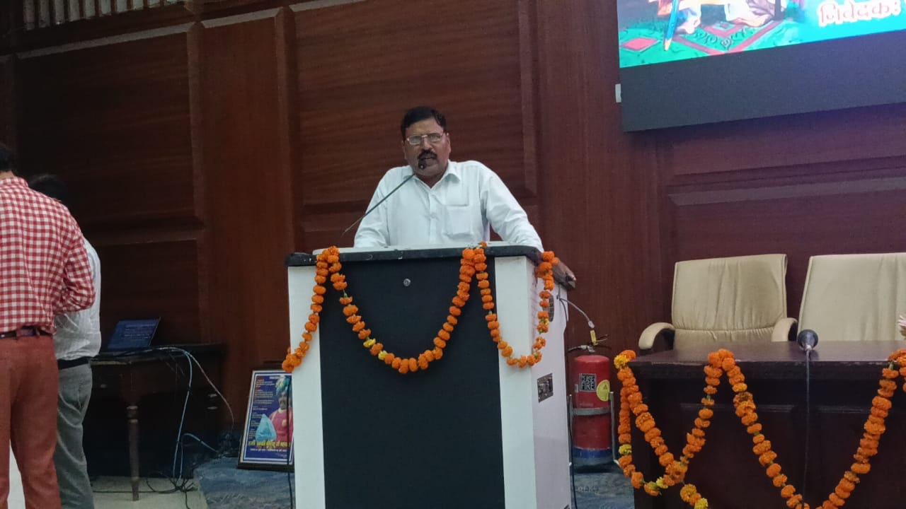  डॉ. आंबेडकर संवैधानिक महासंघ के राष्ट्रीय अध्यक्ष राजेश कुमार सिद्धार्थ ने सीतापुर में आयोजित एक विचार गोष्ठी को संबोधित किया। 